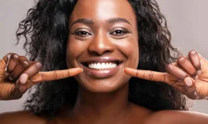 Scopri di più sull'articolo Come ottenere denti più bianchi: i segreti del sorriso perfetto